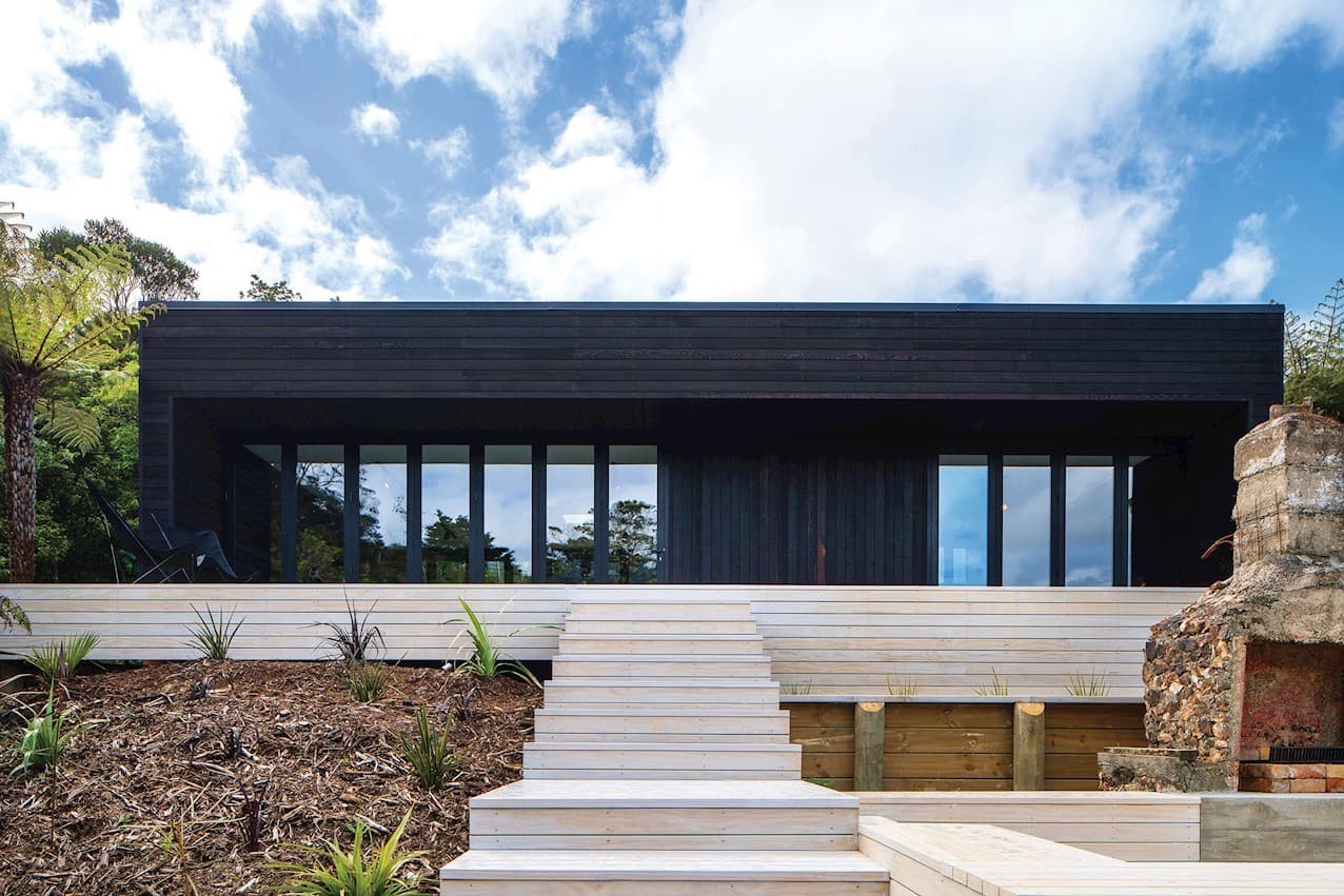 Ema Waiheke, a Waiheke bach, Master Builders House of the Year 2016