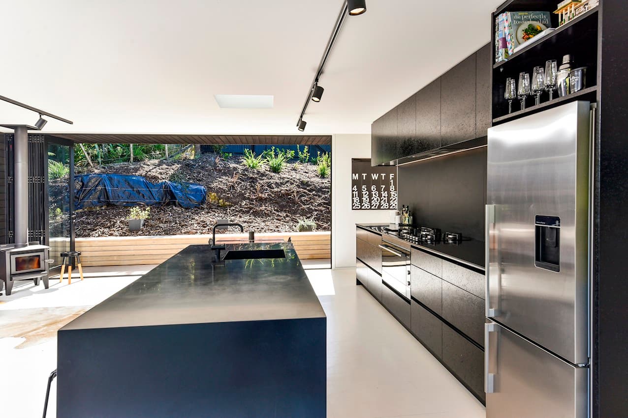 The kitchen to the fridge