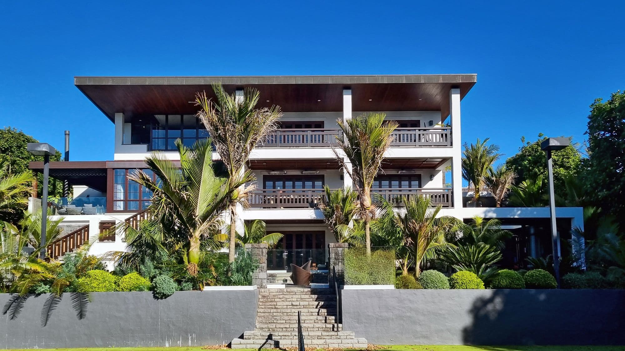 Rawhitiroa from the street