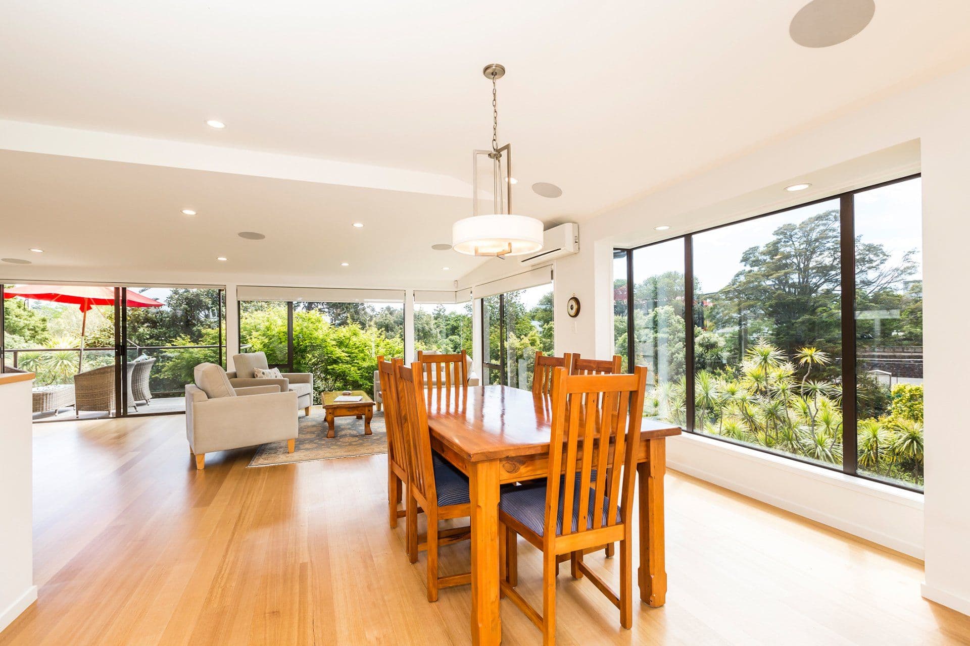 Dining with the tree outlook