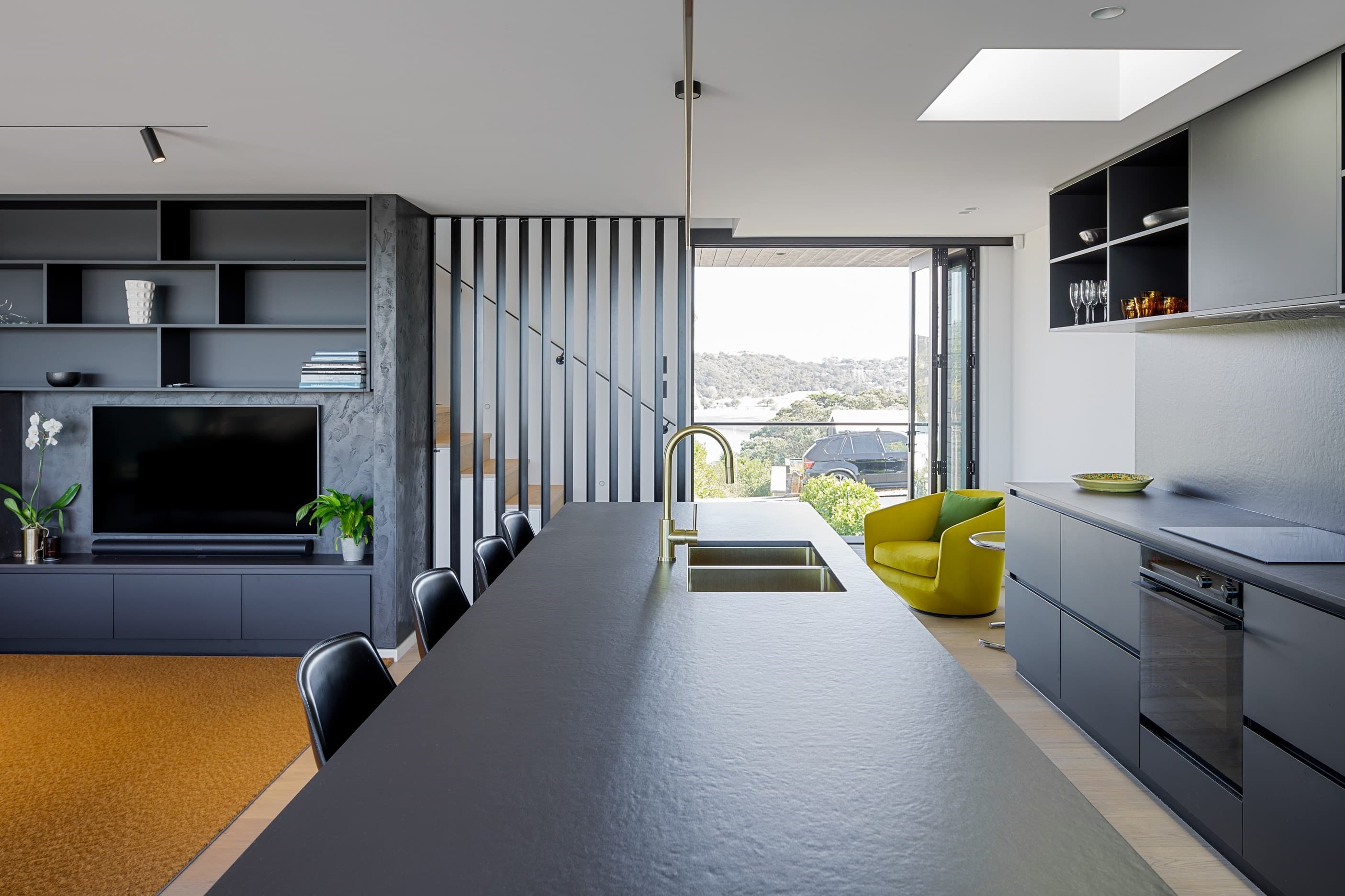 Kitchen with sea view